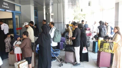 İran’dan tahliye edilen Ummanlı kafile uçakla Trabzon’dan ülkelerine dönüyor
