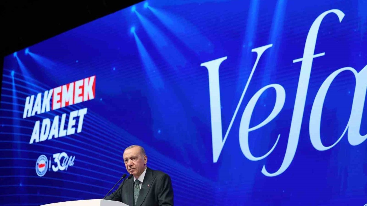 Cumhurbaşkanı Erdoğan: "İran’ın egemenliğine ve bölgemizin güvenliğine yönelik saldırıları kimden gelirse gelsin, asla tasvip etmiyor, tepkimizi de açıkça ortaya koyuyoruz"