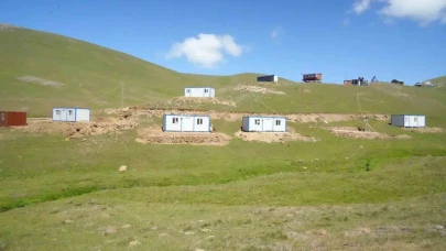 Yaylayı bir gecede konteynerler ile doldurdular