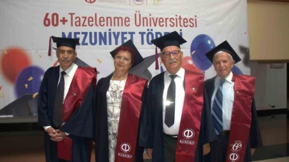 Kıbrıs gazileri 72 yaşında üniversiteyi bitirip kep attılar