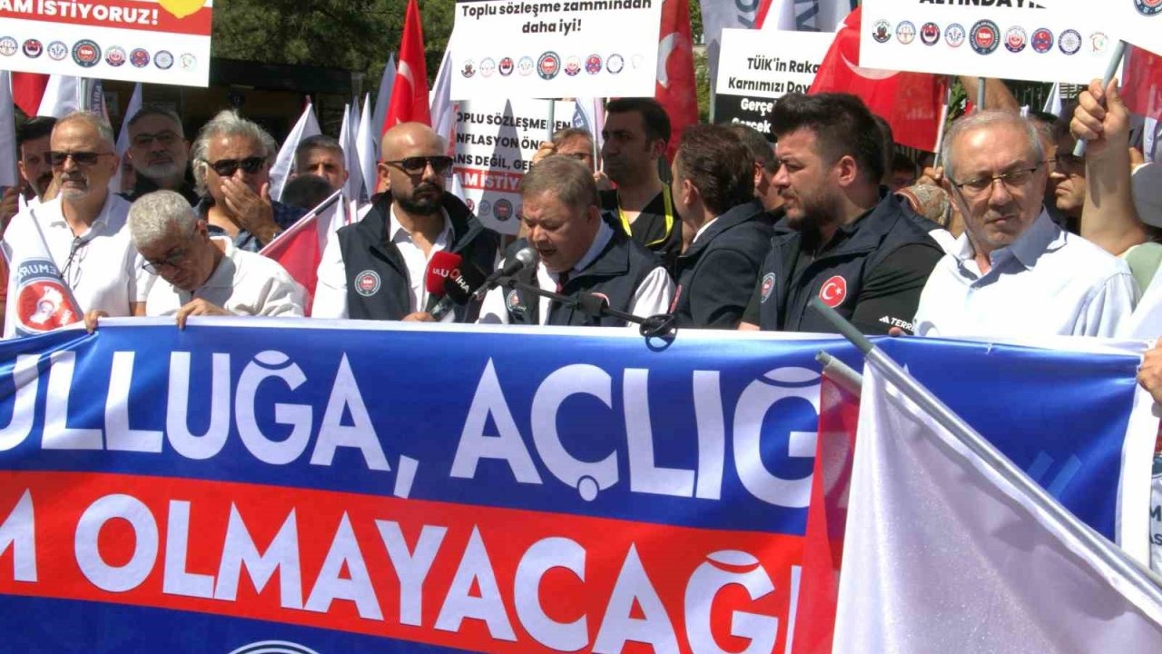 Devlet Memurları Konfederasyonu’ndan Hazine ve Maliye Bakanlığı önünde basın açıklaması