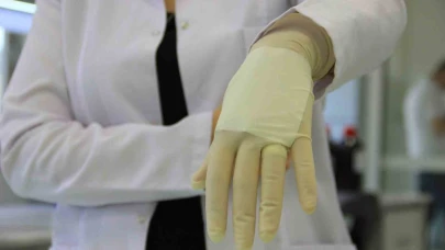 Türk bilim insanları geliştirdi: Bu eldiven sağlık alanında çığır açacak