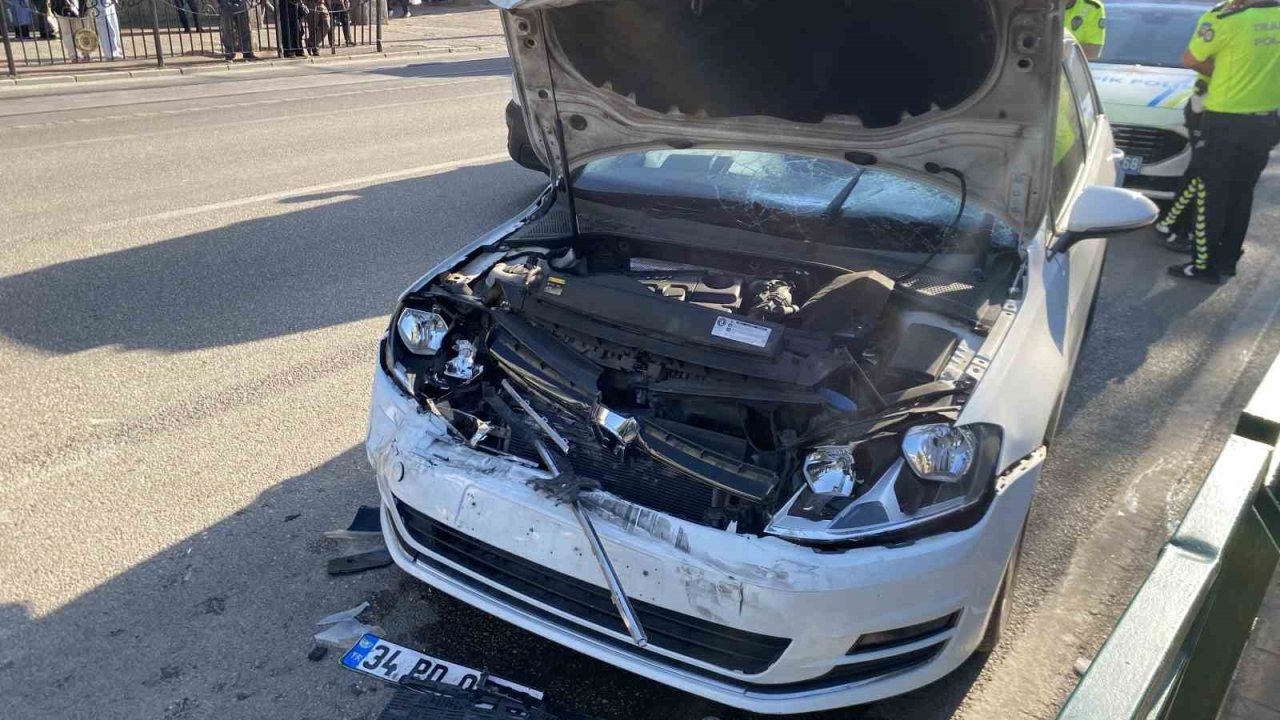 Park uygulaması yapan polise otomobil çarptı