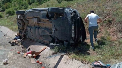 Hafif ticari araç menfeze çarpıp takla attı: 3 yaralı