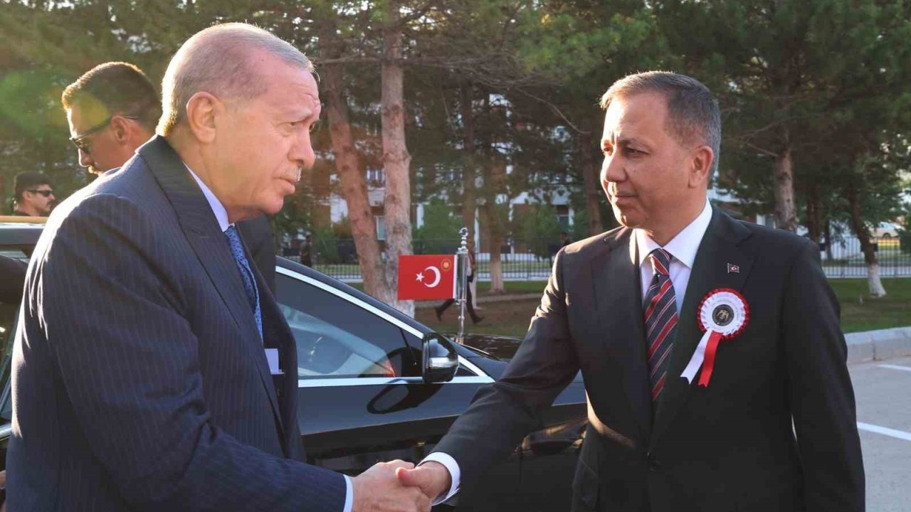 Cumhurbaşkanı Erdoğan: &quot;Hiçbir sabotaj, hiçbir tahrik, hiçbir tuzak, Türkiye’yi girdiği bu tarihi yoldan geri döndüremeyecek&quot;