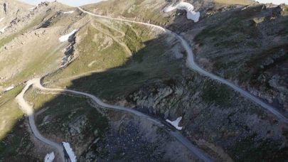 Bozuk yola isyan ettiler: "Böbreğinde taş olan bu yolda düşürür"