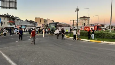 Horasan’da yolcu otobüsü ile traktör çarpıştı: 8 yaralı