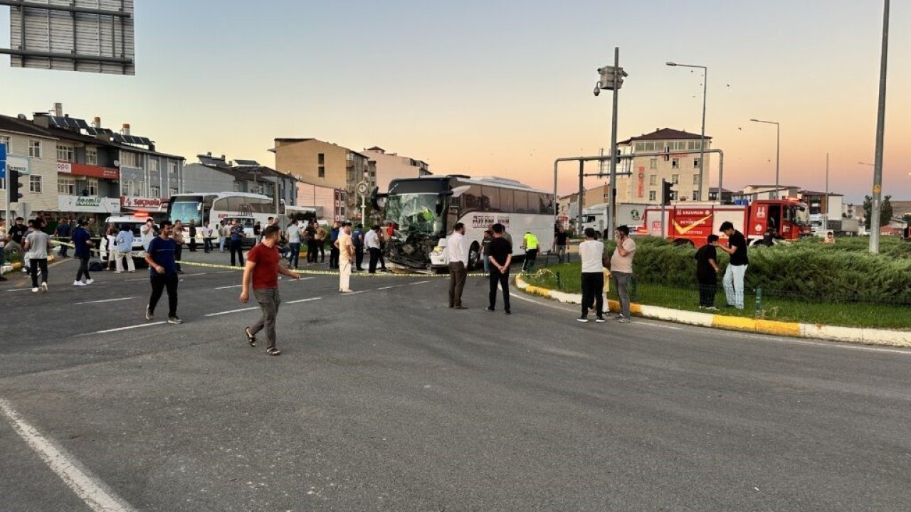 Horasan’da yolcu otobüsü ile traktör çarpıştı: 8 yaralı