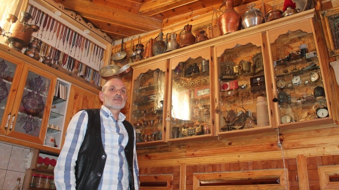 Bin parça antika eşyayı baba ocağında sergiliyor