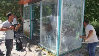 Dolmuş durakları elden geçirildi