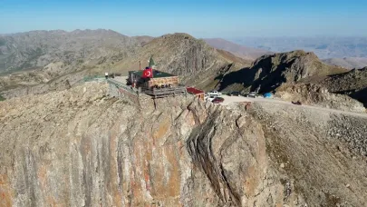 3 bin metredeki mescid yörede "Kırkların buluşma yeri" inancıyla anılıyor