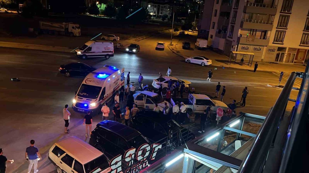 Elazığ’da zincirleme trafik kazası: 4 yaralı