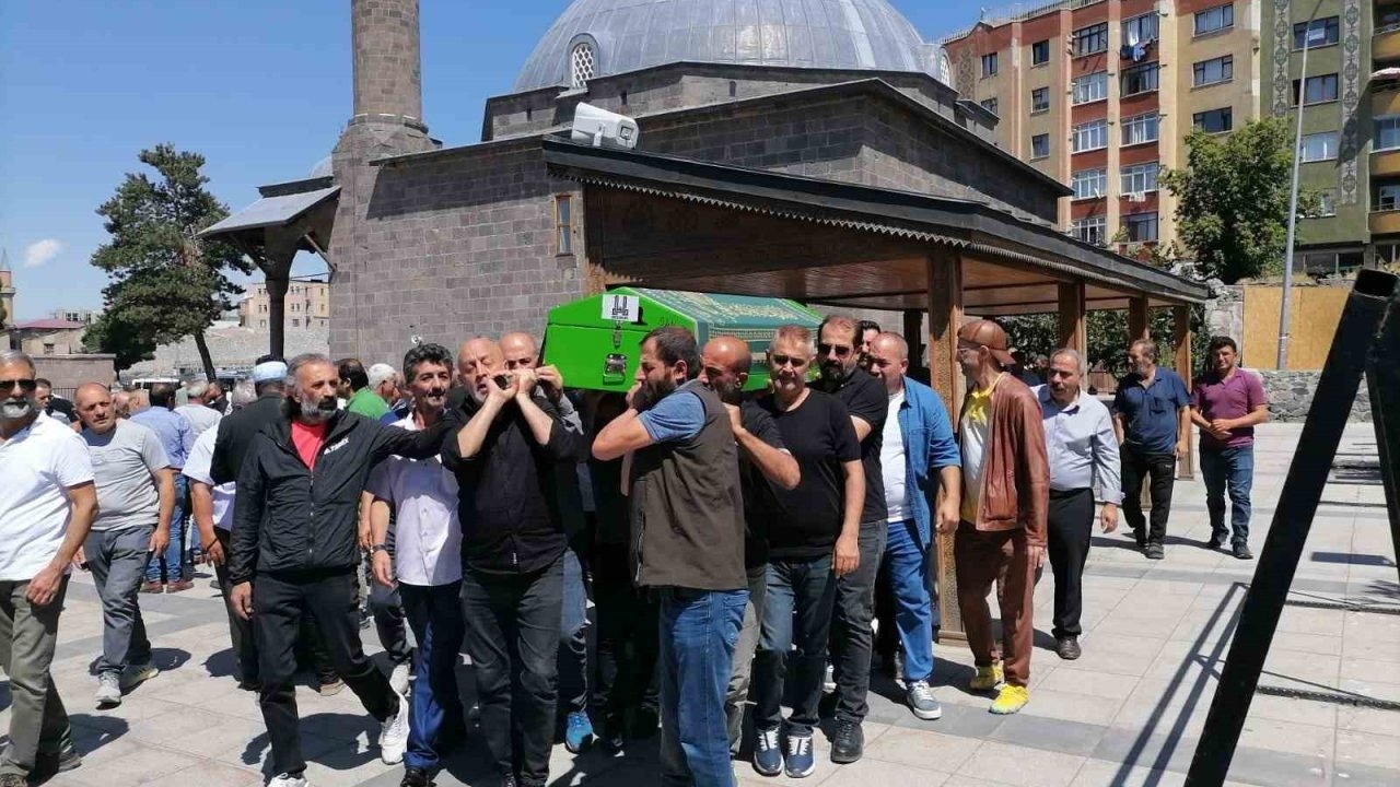 Türk Halk Müziği’nin usta sesi Bahattin Karakoç’a son veda