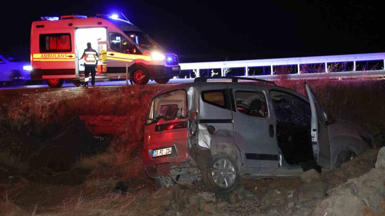 Elazığ’da feci kaza: 4’ü ağır 9 yaralı