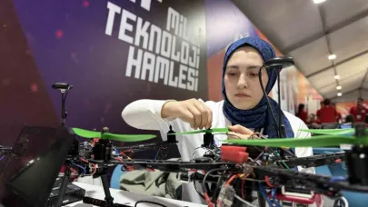 Genç mühendislerden Milli teknoloji vizyonu: Sürü İHA’larla gövde gösterisi