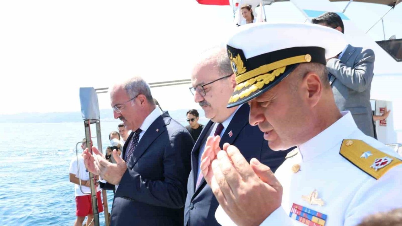 72 yıl sonra şehit denizcilerimiz anısına Dumlupınar’a saygı dalışı