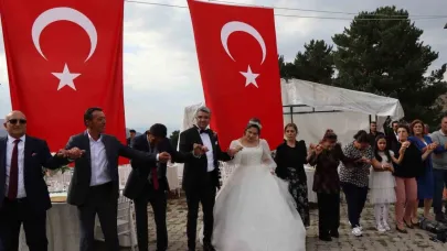 Festival havasında düğün