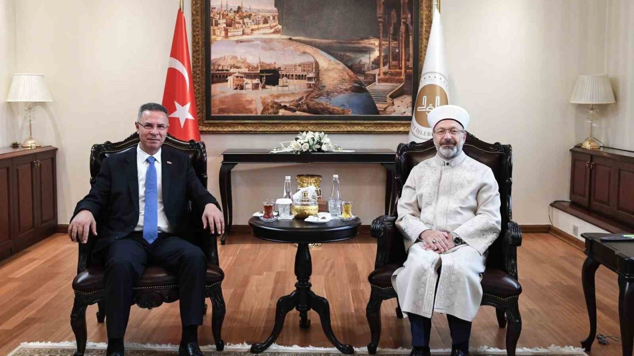Diyanet İşleri Başkanı Erbaş: "Kalbimizin yarısı Filistin olarak atıyor"
