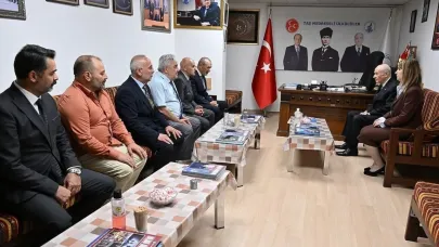MHP Lideri Bahçeli, Taş Medreseli ülkücüleri ziyaret etti