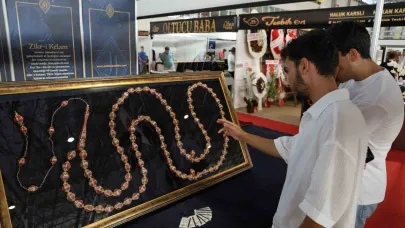 Değer biçilemiyor: Kur’an-ı Kerim’in 604 sayfası tespihe nakşedildi