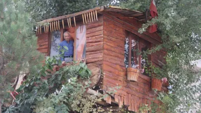 Hikâyesiyle yürek burkan ağaç ev yeniden inşa ediliyor
