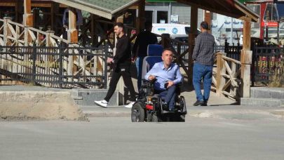 Ehliyetsiz sürücü engelli vatandaşa çarpıp kaçtı!