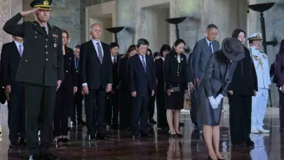 Japonya Prensesi Akiko Anıtkabir’i ziyaret etti