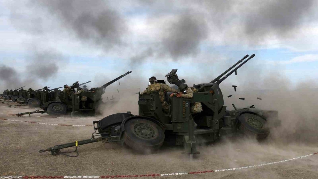 Namlulu hava savunma silahları ile hava hedefleri başarıyla vuruldu