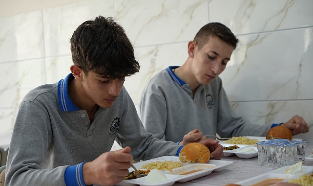 Bu lisede hem üretim hem eğitim yapılıyor