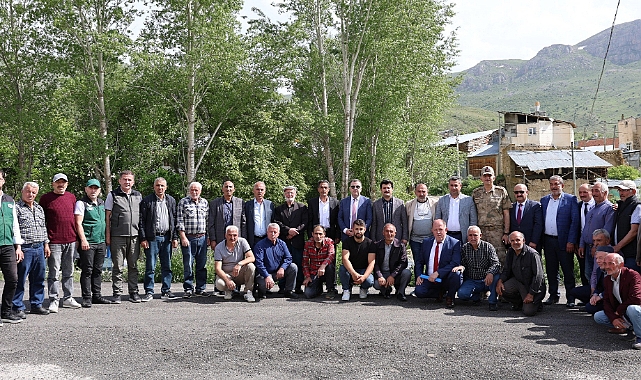 Vali Eldivan köylerde incelemede bulundu