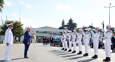 Bakan Güler, İstanbul Tersanesi Komutanlığında denetlemelerde bulundu