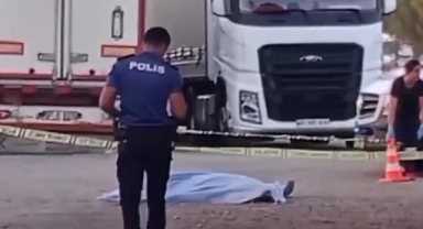 Eski eşini boğazından bıçaklayıp, ölene kadar başında bekledi