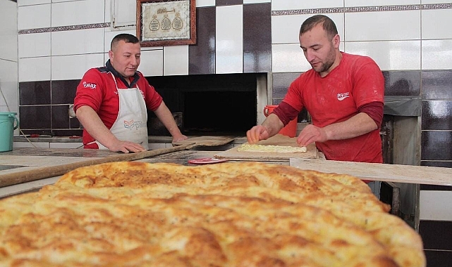 Fırıncıların 200 derece ateş başında ekmek mesaisi