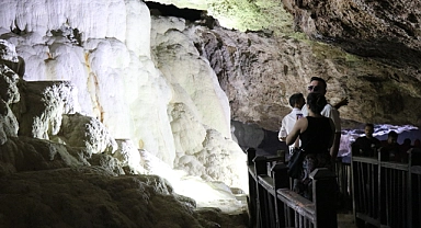 Yerin altındaki Pamukkale 'Kaklık Mağarası' bayram tatilinde 6 bin ziyaretçiyi ağırladı