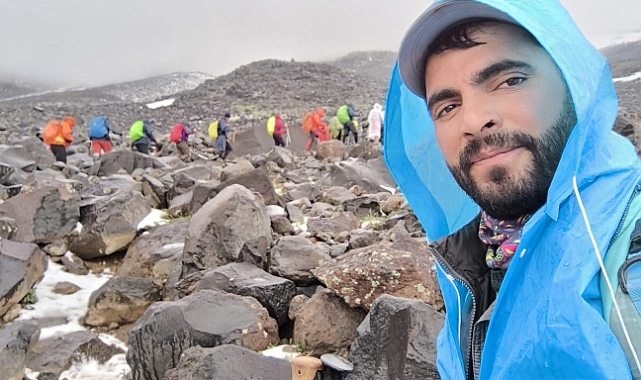 Ağrı Dağı'nda, dağcılara kar ve tipi engeli