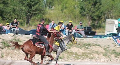 Atlar çarpıştı, korku dolu anlar yaşandı