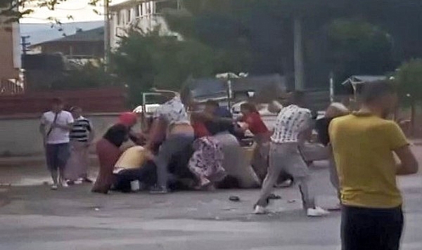 "Ben sana çeyrek taktım, sen bana altın takmadın" kavgasının sanıkları hakim karşısında