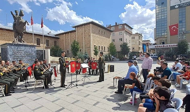 Bugün konser var