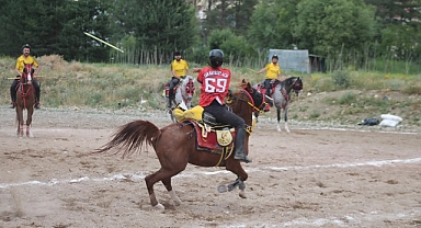 Can Bayburt Atlı Spor Kulübü fırtına olup esti