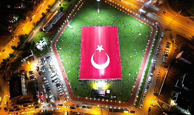 Dünyanın en büyük Türk bayrağı Kayseri'de açıldı