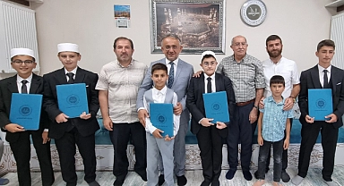Hafızlar için belge takdim töreni düzenlendi