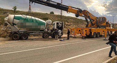 Hızlıydı, dağa çarptı, yan yattı: Şoförü ağır yaralı!