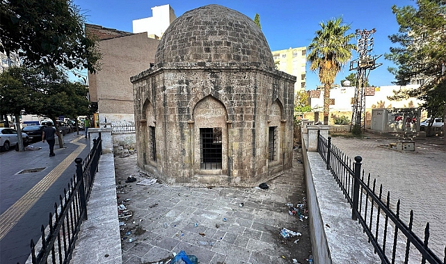 Kızıltepe’de tarihi kümbet çöp alanı oldu