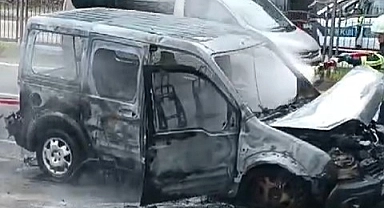 Rize’de seyir halindeki hafif ticari araç alev alev yandı