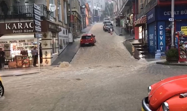 Şiddetli yağış sonrası Gümüşhane-Bayburt yolu kapandı