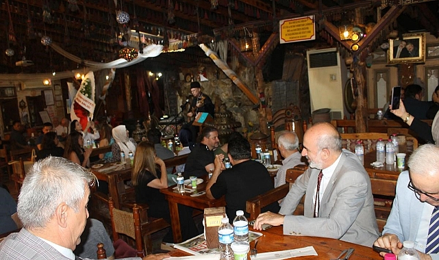 Türkistan Aşevi'nde şükran yemeği