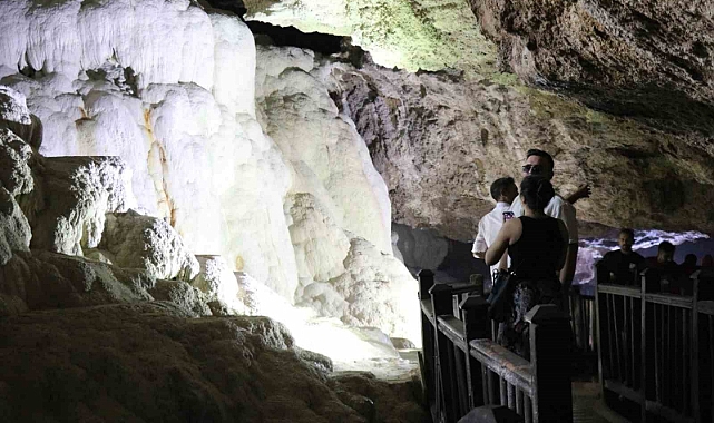 Yerin altındaki Pamukkale ’Kaklık Mağarası’ bayram tatilinde 6 bin ziyaretçiyi ağırladı