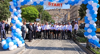 30 il, 3 ülkeden 130 sporcu ile Bayburt Turu başladı