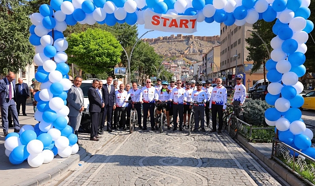 30 il, 3 ülkeden 130 sporcu ile Bayburt Turu başladı