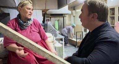 70 yaşındaki kadın gece saat 03.00’da işyerine giderek günde bin tandır ekmeği üretiyor